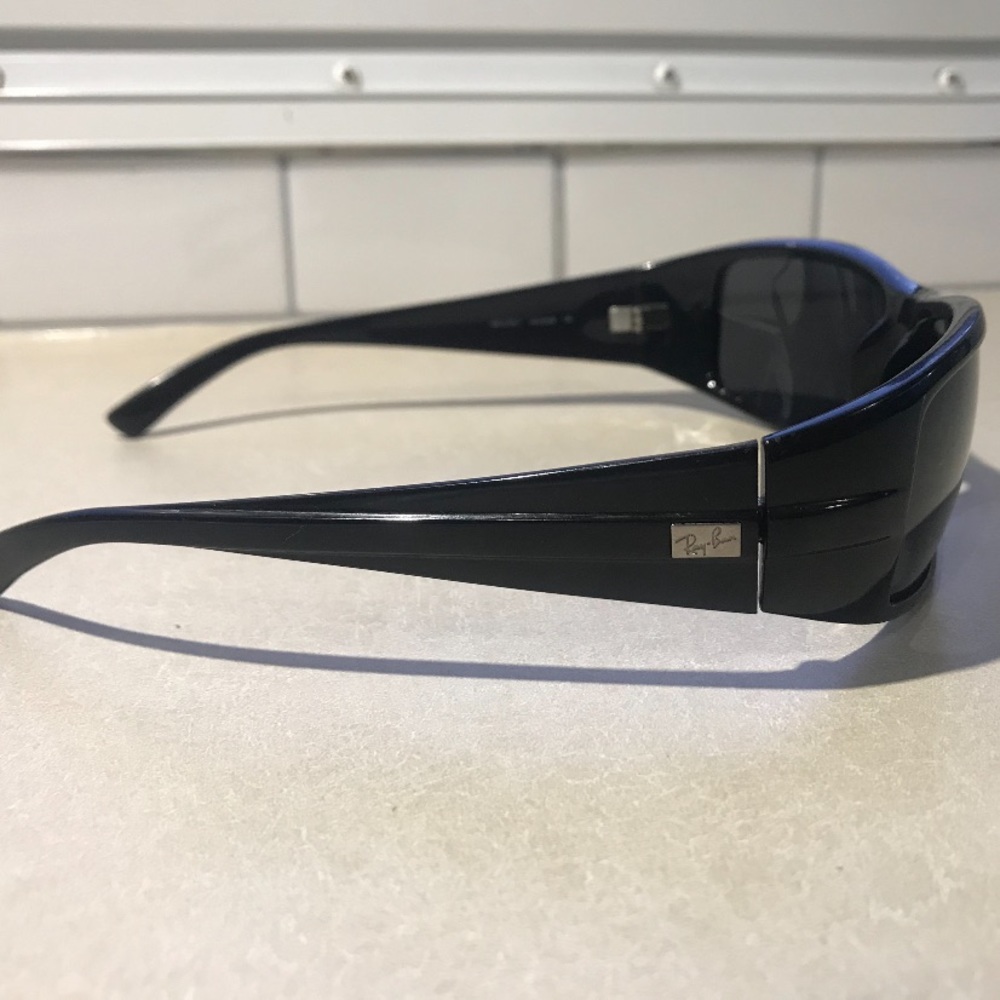 Like new Ray-bands RB4057 Polarized sunglasses.